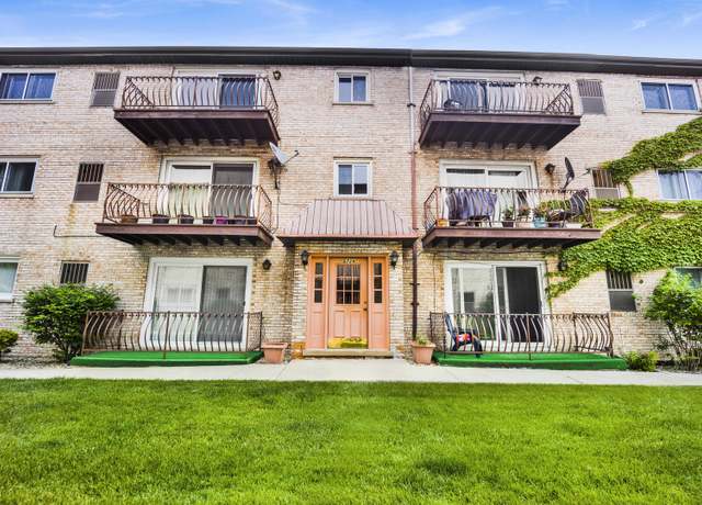 Property at 5739 W 63rd St Unit 3S, Chicago, IL 60638, 2 beds, 2 baths