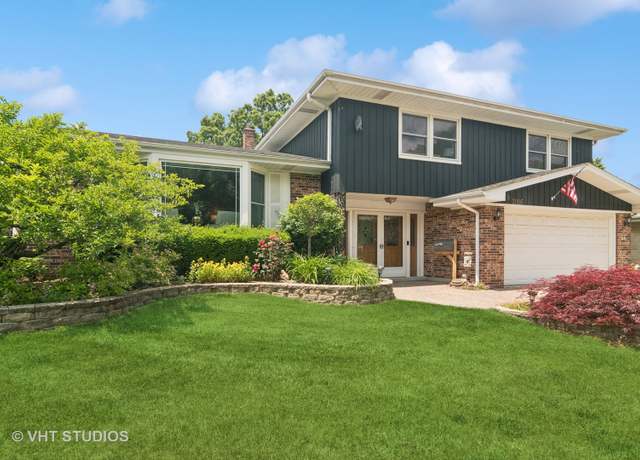 Property at 2006 N Burke Dr, Arlington Heights, IL 60004, 4 beds, 2.5 baths