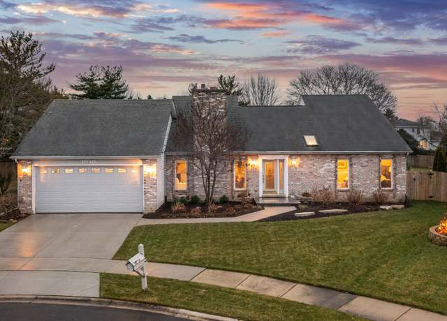 Property at 1030 Colonial Ct, Naperville, IL 60540, 3 beds, 2.5 baths