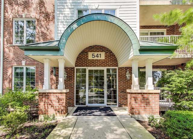 Property at 541 N Hough St #106, Barrington, IL 60010, 3 beds, 2 baths