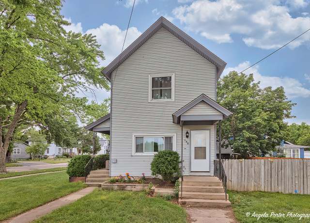 Property at 150 1st St, Woodstock, IL 60098, 3 beds, 1 bath