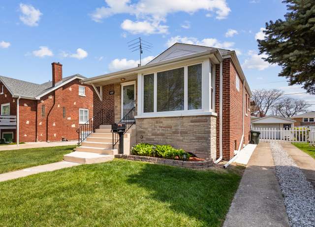 Property at 4337 Maple Ave, Brookfield, IL 60513, 2 beds, 1 bath