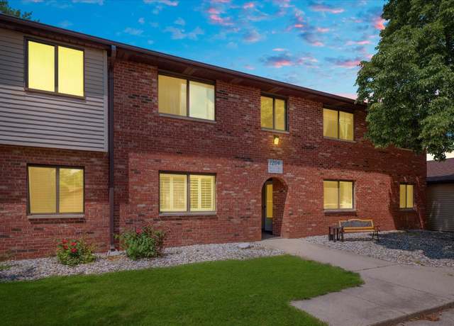 Property at 1204 Dean Dr #3, Urbana, IL 61802, 2 beds, 1.5 baths
