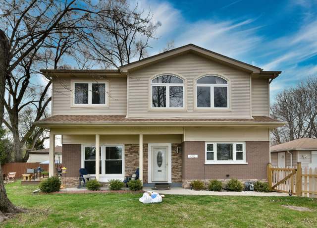 Property at 492 Bernice Ct, Wheeling, IL 60090, 4 beds, 3 baths
