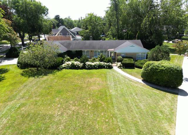 Property at 501 W Shabonee Trl, Mount Prospect, IL 60056, 4 beds, 2.5 baths