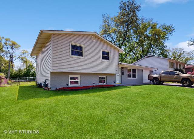 Property at 1410 Oakwood Ave, Hanover Park, IL 60133, 4 beds, 2 baths