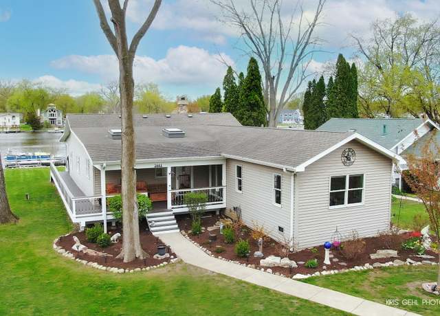 Property at 2601 N Villa Ln, Mchenry, IL 60051, 3 beds, 3 baths