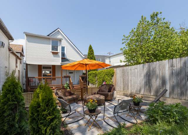 Property at 6920 N Clark St, Chicago, IL 60626, 3 beds, 3 baths