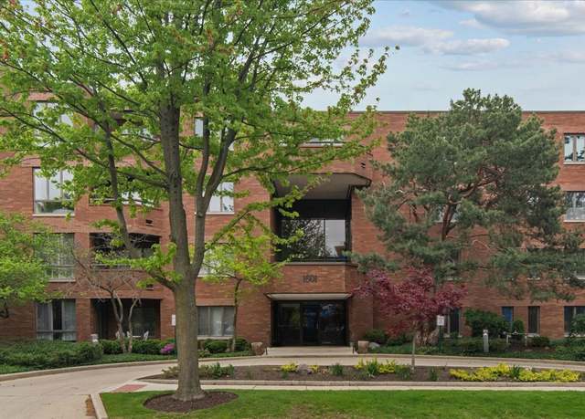 Property at 1601 Oakwood Ave #403, Highland Park, IL 60035, 3 beds, 2.5 baths
