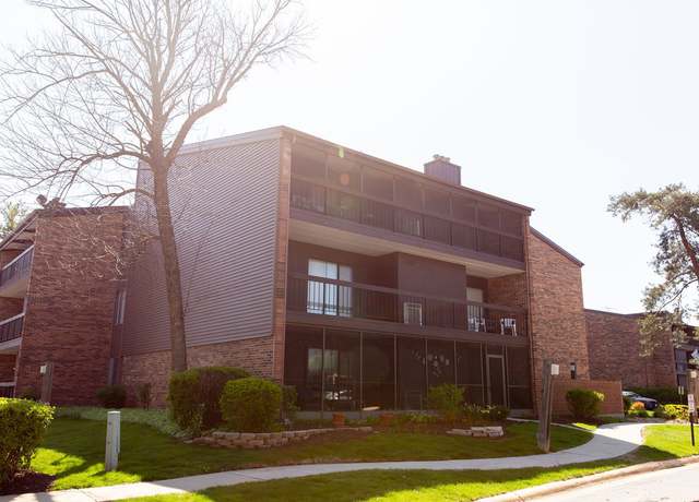 Property at 5525 Cromwell Ln Unit M1, Oak Forest, IL 60452, 2 beds, 2 baths