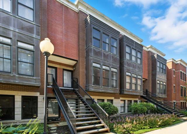 Property at 835 W Village Ct, Chicago, IL 60608, 3 beds, 2.5 baths
