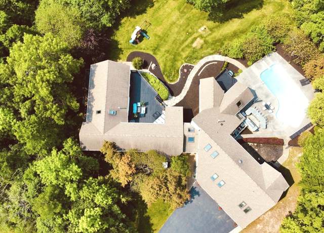 Property at 112 Ravine Ln, North Barrington, IL 60010, 4 beds, 4.5 baths