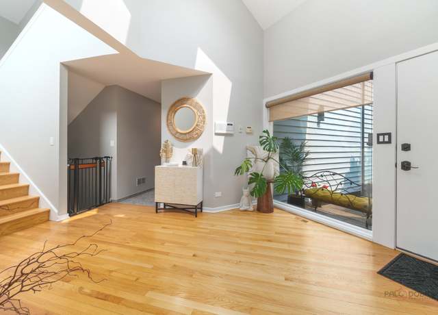 Property at 112 Ravine Ln, North Barrington, IL 60010, 4 beds, 4.5 baths