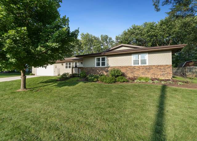 Property at 924 Marvid Ave, Dixon, IL 61021, 3 beds, 2 baths