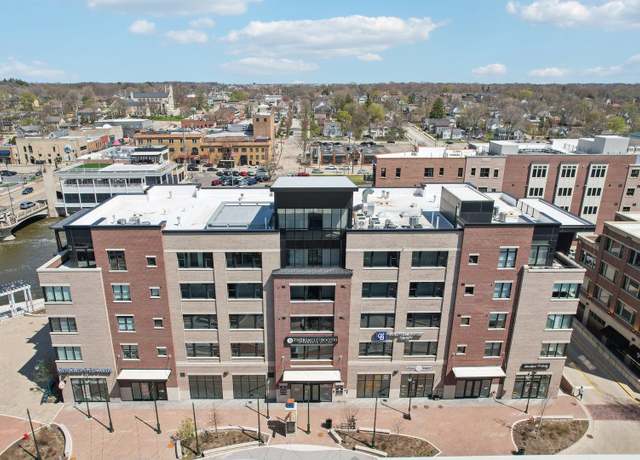 Property at 50 S 1st St Unit 5D, St. Charles, IL 60174, 4 beds, 3 baths