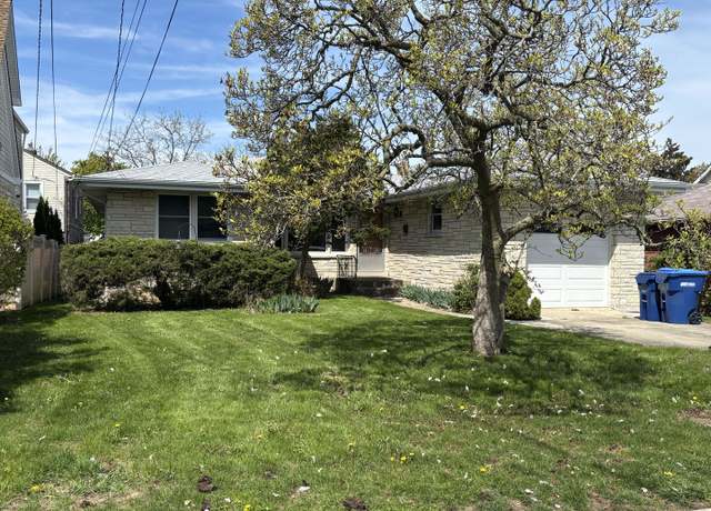 Property at 328 Oak Terrace Ave, Highwood, IL 60040, 2 beds, 1 bath