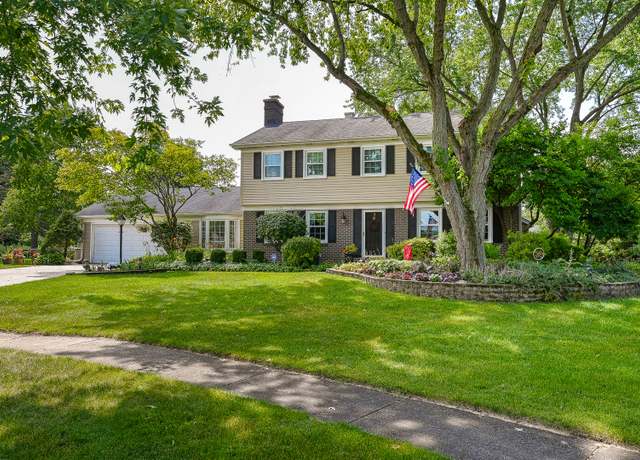 Property at 25W651 Towpath Ct, Wheaton, IL 60189, 4 beds, 2.5 baths