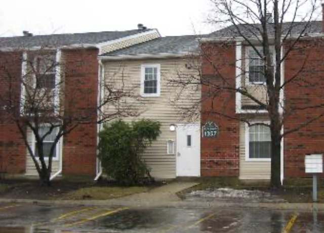 Property at 1357 E Wyndham Cir #104, Palatine, IL 60074, 2 beds, 2 baths