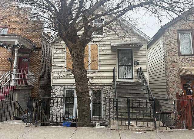 Property at 2113 W Cullerton St, Chicago, IL 60608, 2 beds, 1 bath