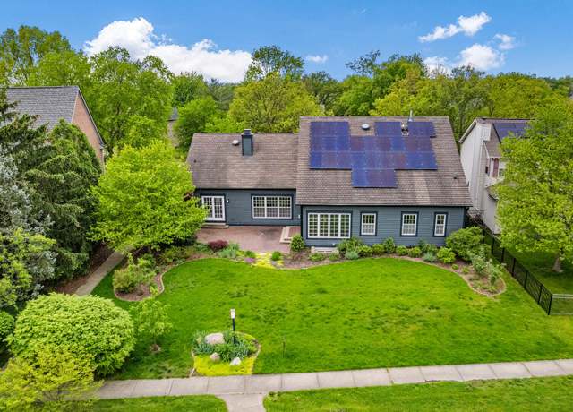 Property at 2410 Wendover Pl, Champaign, IL 61822, 4 beds, 3.5 baths