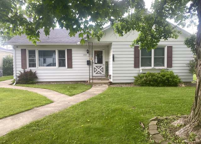Property at 1218 Riverside Ave, Streator, IL 61364, 2 beds, 1 bath