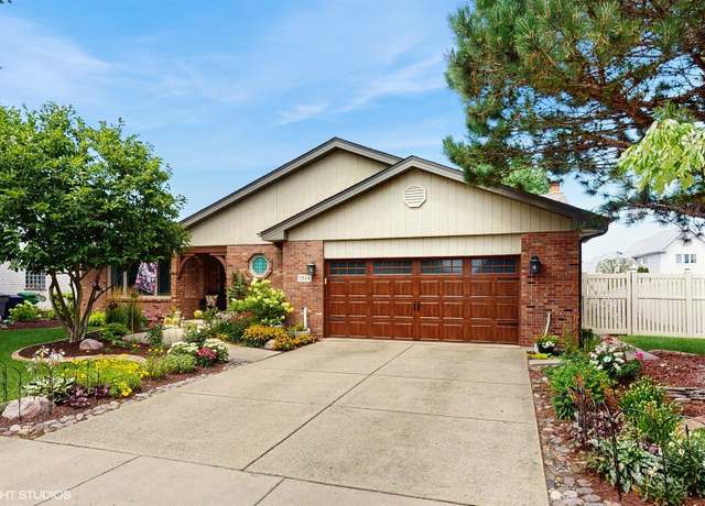 Property at 7824 W 157th St, Orland Park, IL 60462, 4 beds, 2.5 baths