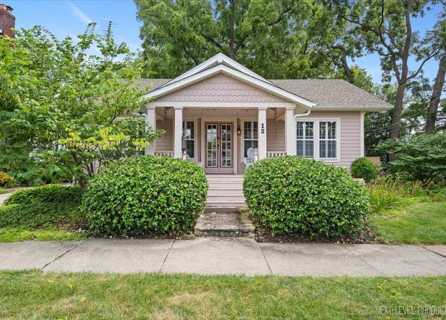 Property at 12 S Fordham Ave, Aurora, IL 60506, 3 beds, 1.5 baths