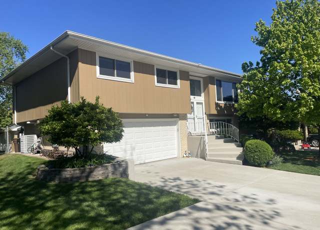 Property at 10417 Winter Park Dr, Palos Hills, IL 60465, 3 beds, 2 baths