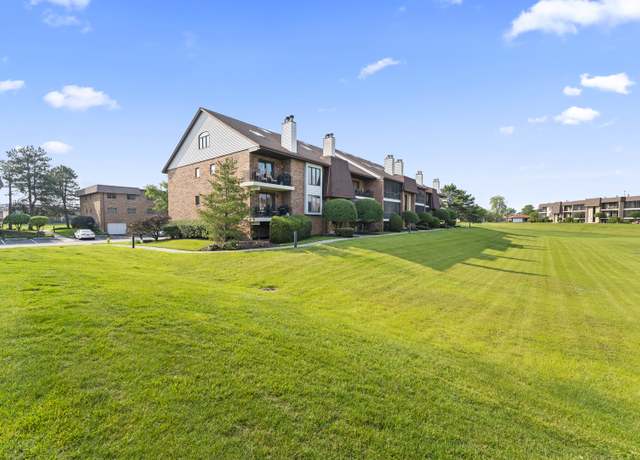 Property at 15715 Deerfield Ct Unit 1S, Orland Park, IL 60462, 3 beds, 2 baths