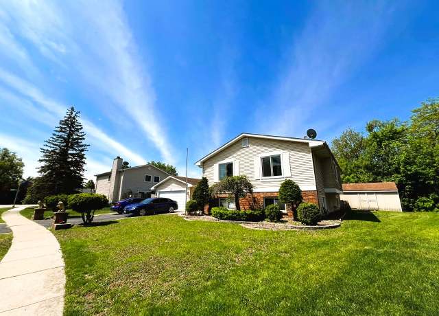 Property at 884 Lakeside Dr, Bartlett, IL 60103, 4 beds, 3 baths