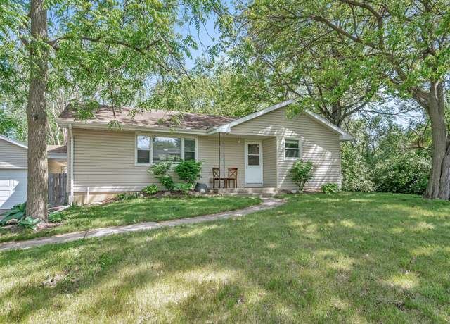 Property at 207 Redwood Ave, New Lenox, IL 60451, 3 beds, 1 bath