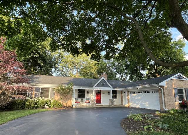 Property at 441 Highland Ave, Crystal Lake, IL 60014, 3 beds, 2 baths