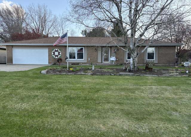 Property at 5212 S Millpond Rd, Rochelle, IL 61068, 4 beds, 2 baths
