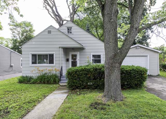 Property at 221 Kenwood Dr, Round Lake Park, IL 60073, 2 beds, 1 bath