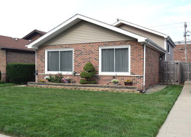 Property at 453 Hoxie Ave, Calumet City, IL 60409, 3 beds, 1.5 baths