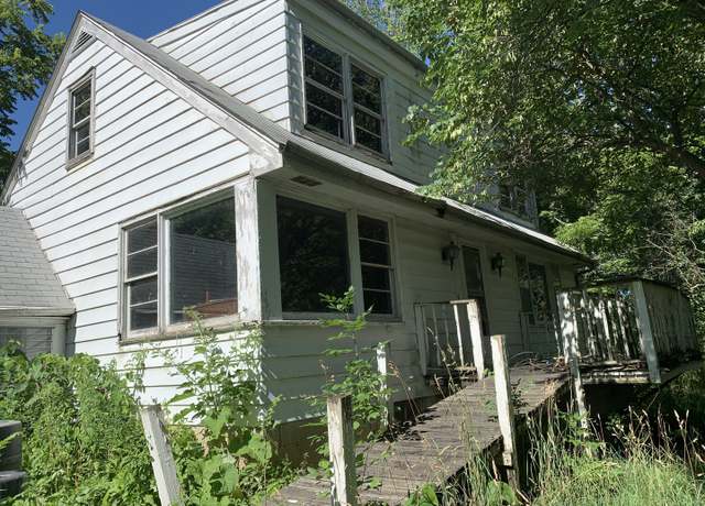 Property at 814 Caton St, Ottawa, IL 61350, 3 beds, 1 bath