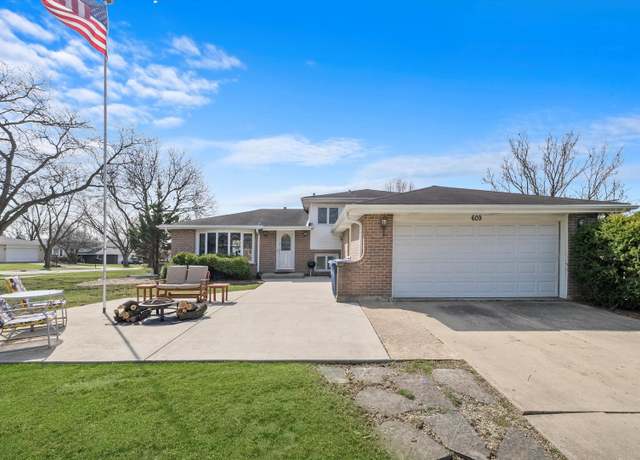 Property at 609 Chippewa Ln, Darien, IL 60561, 3 beds, 2 baths