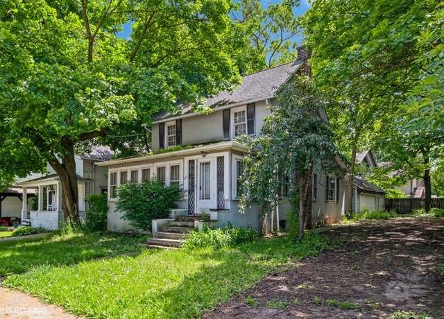 Property at 217 E Church St, Libertyville, IL 60048, 3 beds, 2 baths