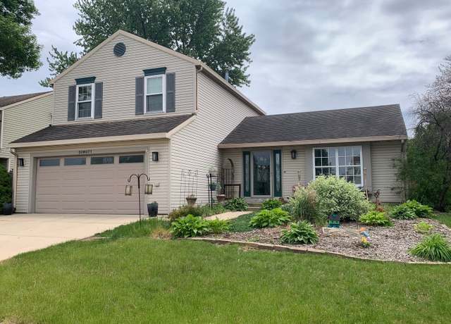 Property at 30W071 Kensington Dr, Warrenville, IL 60555, 3 beds, 2.5 baths