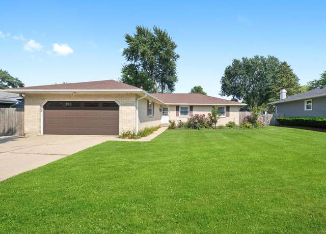 Property at 1071 Almond Dr, Aurora, IL 60506, 3 beds, 2 baths