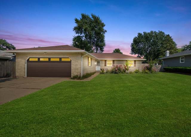 Property at 1071 Almond Dr, Aurora, IL 60506, 3 beds, 2 baths