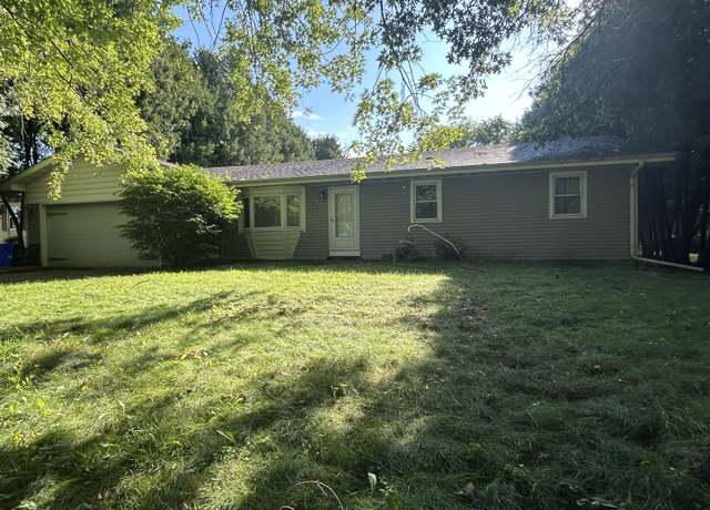 Property at 147 Wayne Rd, Rochelle, IL 61068, 3 beds, 2 baths