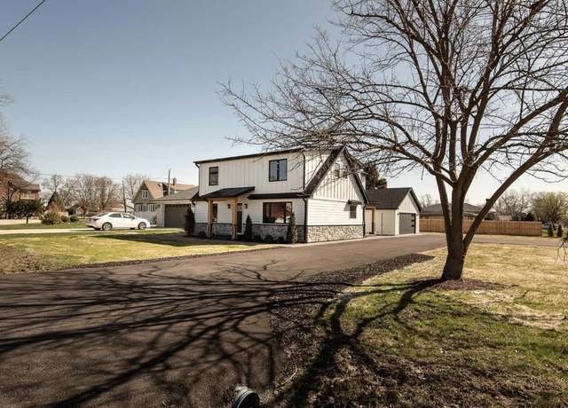 Property at 9859 S 81st Ave, Palos Hills, IL 60465, 4 beds, 3 baths
