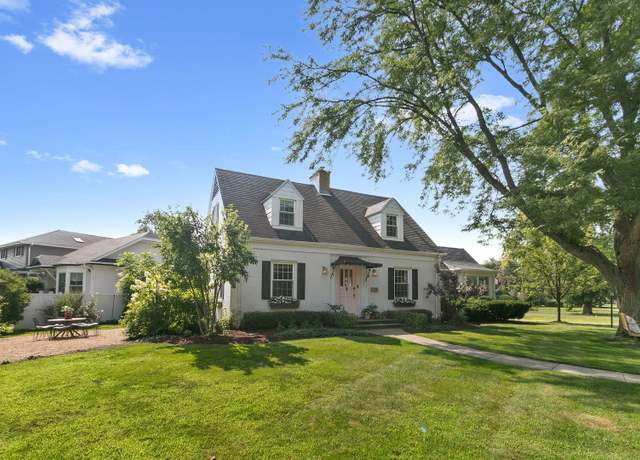 Property at 181 S Delaplaine Rd, Riverside, IL 60546, 3 beds, 1.5 baths