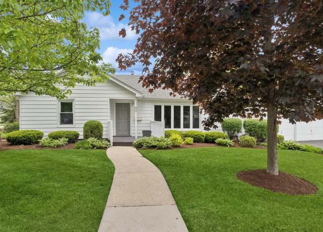 Property at 505 Lange Ct, Libertyville, IL 60048, 4 beds, 2 baths