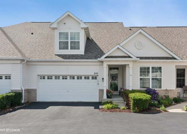 Property at 880 Skyline Dr, Batavia, IL 60510, 3 beds, 2.5 baths