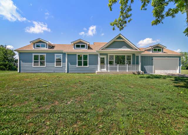 Property at 121 Pine St, Buckingham, IL 60917, 3 beds, 2.5 baths