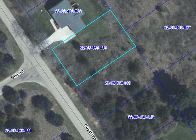 Property at 220 Cuyahoga Dr, Dixon, IL 61021