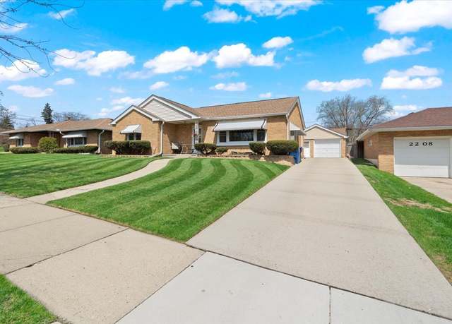 Property at 2212 8th Pkwy, Waukegan, IL 60085, 3 beds, 2 baths