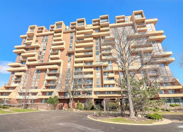 Property at 465 W Dominion Dr #110, Wood Dale, IL 60191, 3 beds, 2 baths